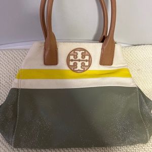 Used Tory Burch bag. Please look at pictures!!